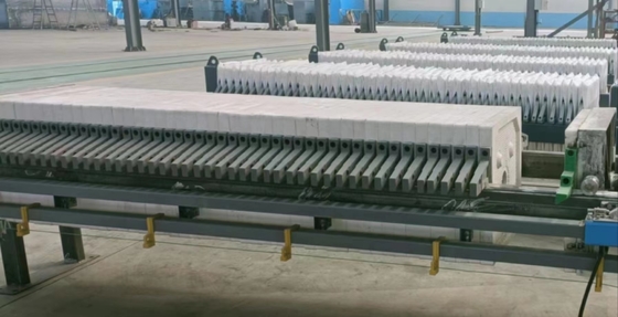 kopen Automatische machine voor het ontwateren van industriële slib Hydraulische kamer Plaat en frame olie klei filter pers apparatuur online manufacture